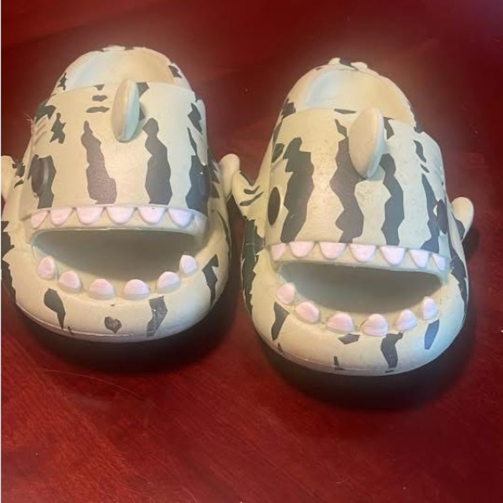 Men's Shark-Themed Sandals - Cream and Black